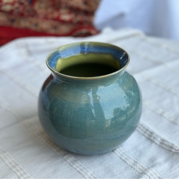 Beautiful blue handmade pottery vase - Picture 5 of 8